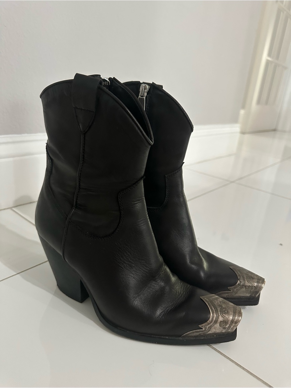 Black Western-Style Leather Ankle Boots with Silver Toe Cap Brayden Western boot